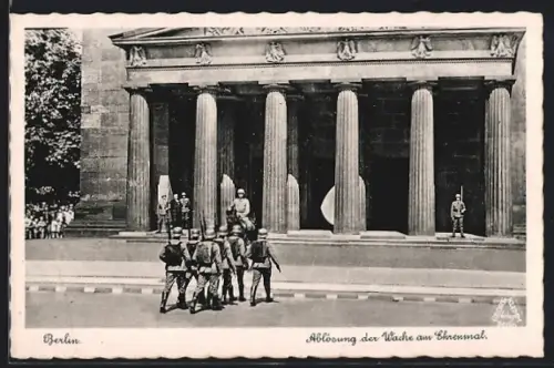 AK Berlin, Ablösung der Wache am Ehrenmal