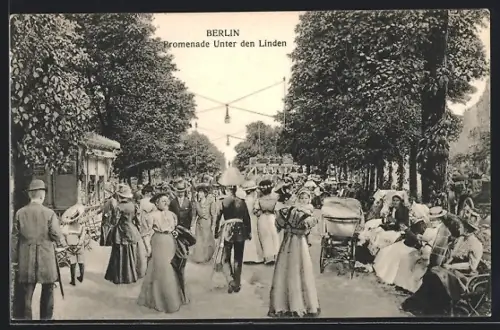 AK Berlin, Unter den Linden mit Spaziergängern