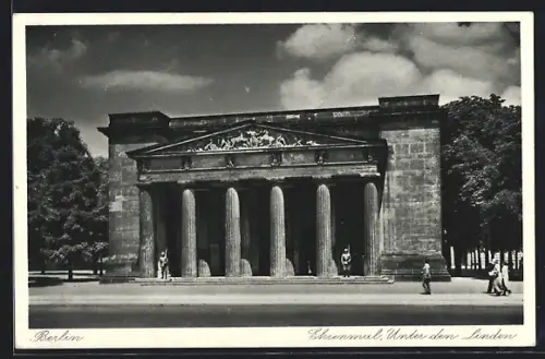 AK Berlin, Ehrenmal an der Strasse Unter den Linden