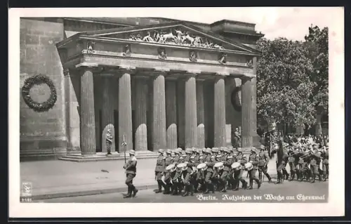 AK Berlin, Musizierende Soldaten am Ehrenmal Unter den Linden