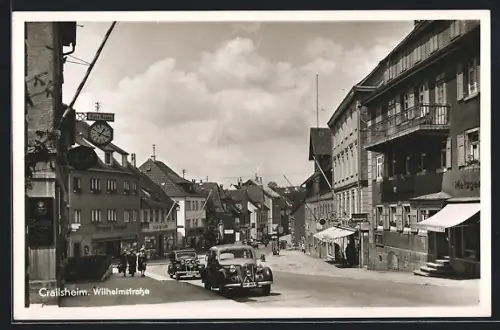 AK Crailsheim, Wilhelmstrasse mit Geschäft von Fritz Reuter und Automobil