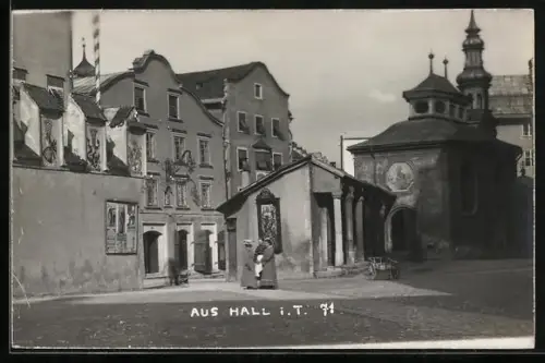 Foto-AK A. Stockhammer: Hall i. T., Drei Frauen im Ort