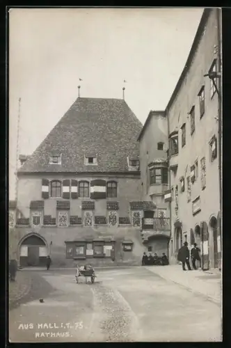 Foto-AK A. Stockhammer: Hall in Tirol, Partie am Rathaus