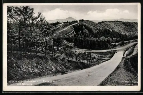 AK Nürburg, Blick von der Steilstrecke an der Rennbahn, Autorennen