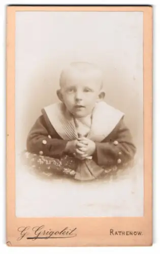 Fotografie G. Grigoleit, Rathenow, Berlinerstr. II, Porträt eines Kindes