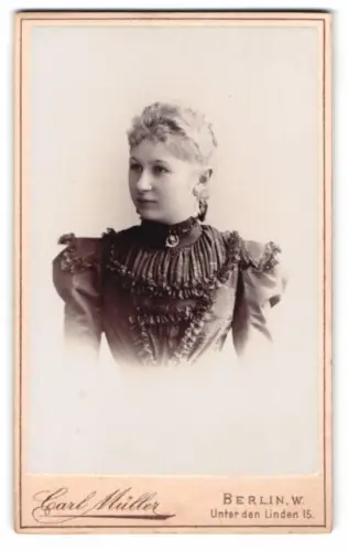 Fotografie Carl Müller, Berlin, Unter den Linden 15, Porträt einer jungen Dame
