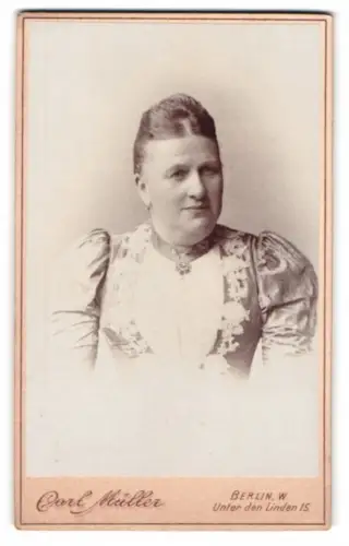 Fotografie Carl Müller, Berlin, Unter den Linden 15, Porträt einer Dame
