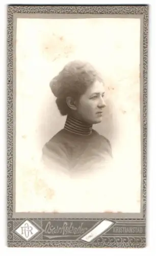 Fotografie Oscar Rylander, Kristianstad, Porträt einer Frau im Profil