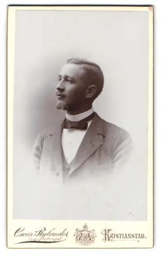 Fotografie Oscar Rylander, Kristianstad, Porträt eines Mannes im Anzug