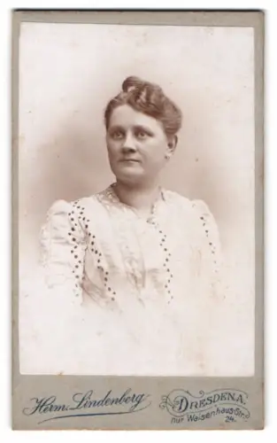 Fotografie Herrm. Lindenberg, Dresden, Waisenhausstrasse 24, Porträt einer Dame