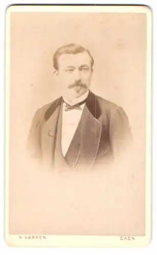 Fotografie N. Karren, Caen, Rue St. Pierre 111, Porträt eines Mannes
