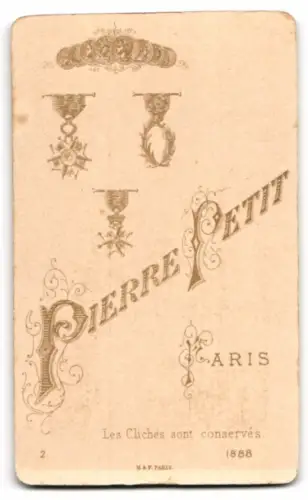 Fotografie Pierre Petit, Paris, Place Cadet 27-29-31, Porträt eines Mannes mit Schnurrbart