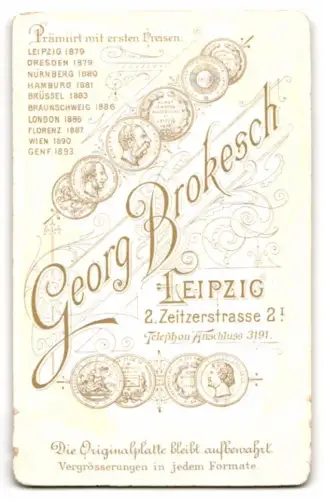 Fotografie Georg Brokesch, Leipzig, Zeitzerstrasse 21, Elegantes Damenporträt im Atelier