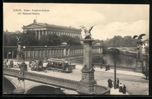AK Berlin, Kaiser Friedrich-Brücke mit National-Galerie, Strassenbahn