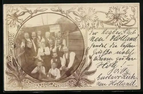 AK Berlin, Laubenpieper-Keglerheim Neu-Holland, Gruppenfoto im Blumen-Passepartout