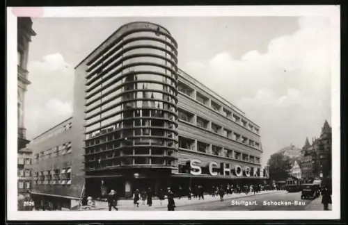 AK Stuttgart, Schocken-Bau im Bauhaussstil, Strassenbahn und Passanten
