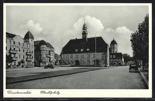 AK Finsterwalde, Marktplatz mit Hotel Rauer / zum deutschen Kaiser