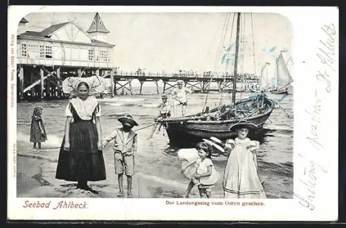 AK Ahlbeck / Seebad, Landungssteg vom Osten, Strandleben mit Boot