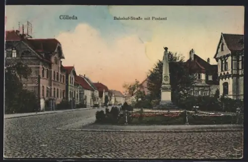 AK Cölleda, Bahnhof-Strasse mit Postamt