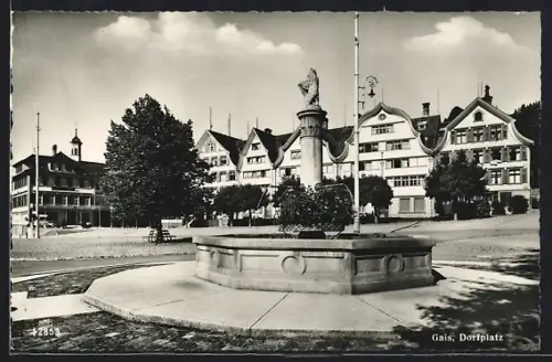 AK Gais, Dorfplatz mit Brunnen