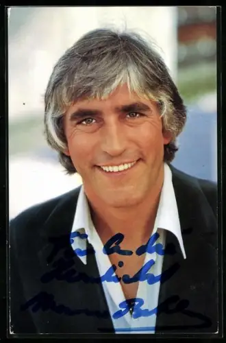 AK Musiker Marco Bakker, Portrait im legeren Anzug, Autograph