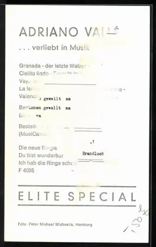 AK Sänger Adriano Vallé blickt in die Kamera, Autograph