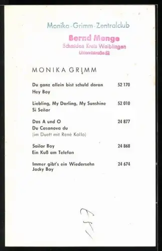 AK Musikerin Monika Grimm mit Hut und Autogamm vor der Kamera posierend, Autograph