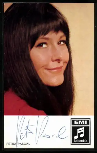 AK Musikerin Petra Pascal mit langen Haaren lächelnd, Autograph