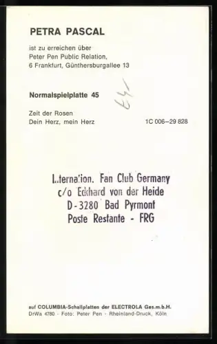 AK Musikerin Petra Pascal mit langen Haaren lächelnd, Autograph