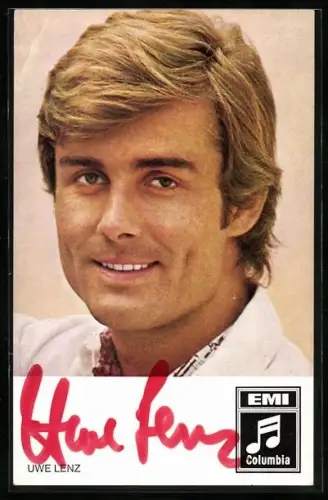 AK Musiker Uwe Lenz blickt in die Kamera, Autograph