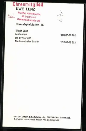 AK Musiker Uwe Lenz blickt in die Kamera, Autograph