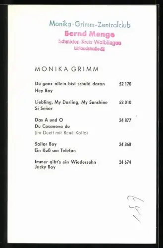 AK Musikerin Monika Grimm mit Hut und Autogamm vor der Kamera posierend, Autograph