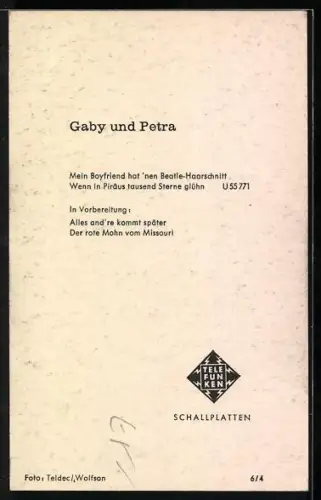 AK Sängerinnen-Duo Gaby und Petra lächelnd im Portrait, Autographen