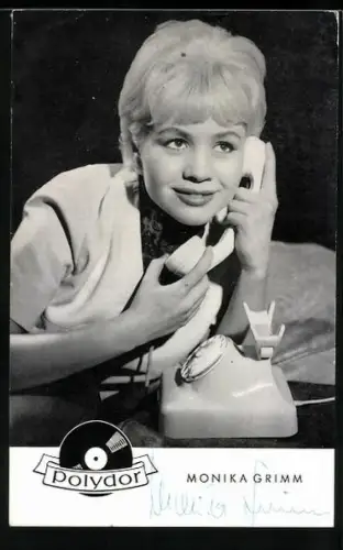 AK Sängerin Monika Grimm am Telefon, Autograph