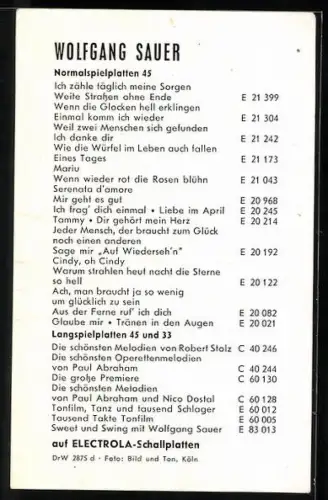 AK Musiker Wolfgang Sauer im Anzug mit dunkler Brille zur Seite lächelnd, Autograph