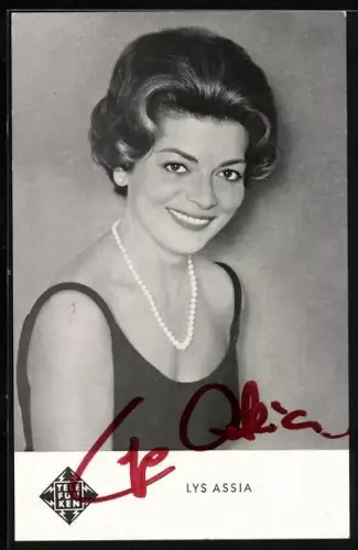 AK Sängerin Lys Assia, Portrait mit Perlenkette, Autograph