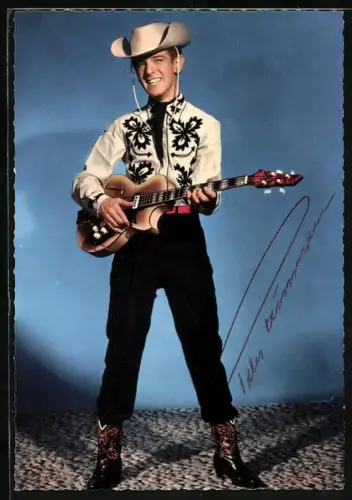 AK Musiker Peter Hinnen mit Cowboystiefeln und Gitarre, Autograph