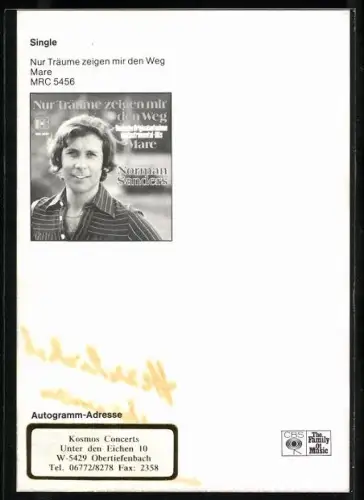 AK Musiker Norman Sanders in gestreiftem Hemd mit Autograph