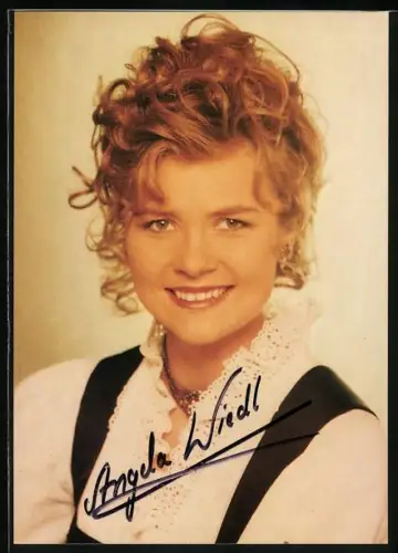 AK Musikerin Angela Wiedl lächelnd im Porträt, Autograph