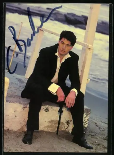 AK Musiker Christoph Barker im Anzug, Autograph