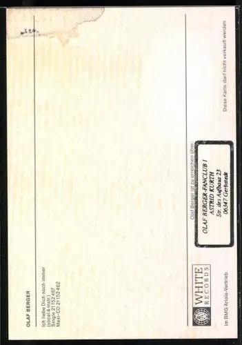 AK Musiker Olaf Berger an einer Wand lehnend, Autograph