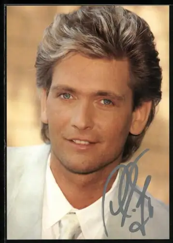 AK Musiker Olaf Berger in weissem Anzug, Autograph