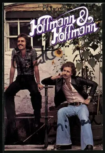 AK Musiker Hoffmann & Hoffmann vor einem Haus mit Sonnenblumen, Autograph