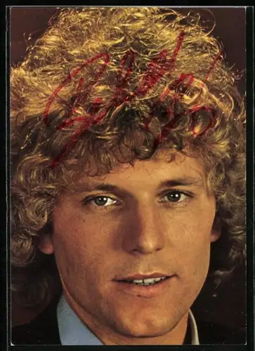 AK Musiker Bernhard Brink in die Kamera blickend, Autograph