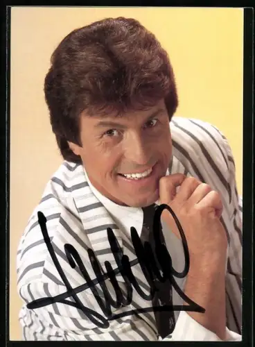 AK Musiker Freddy Breck in gestreiftem Anzug, Autograph