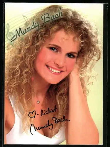 AK Sängerin Mandy Bach lächelt den Betrachter an, Autograph