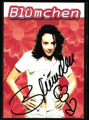 AK Sängerin Blümchen in kesser Pose portraitiert, Autograph
