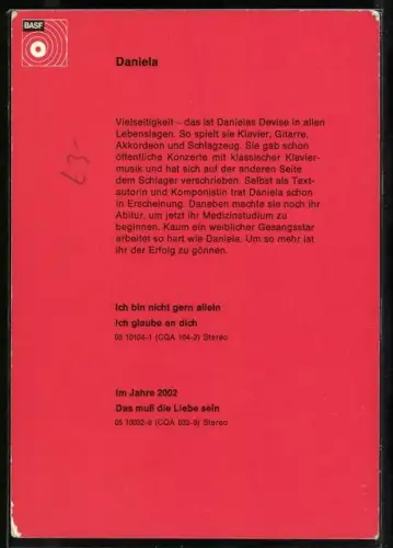 AK Musikerin Daniela mit toller Frisur nachdenklich blickend, Autograph