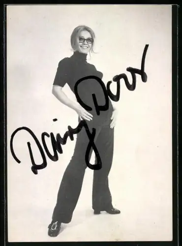 AK Musikerin Daisy Door im Ganzportrait, Autograph