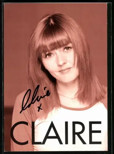 AK Sängerin Claire im Pullover portraitiert, Autograph